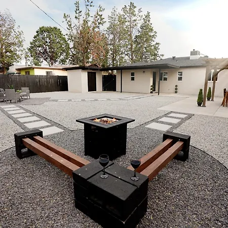 Prime Uptown Location! Huge Backyard! The White House Villa Albuquerque Exterior photo