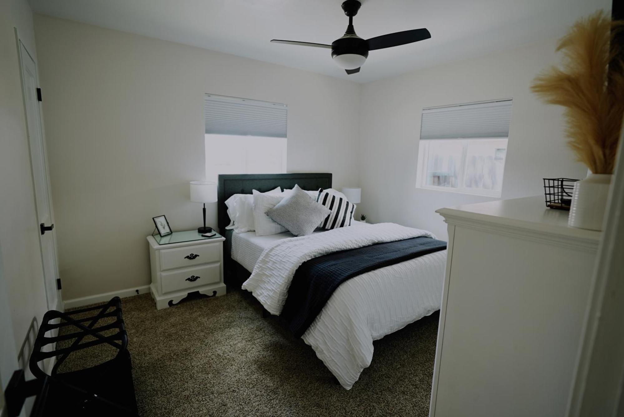 Prime Uptown Location! Huge Backyard! The White House Albuquerque